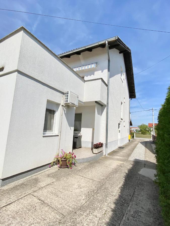 Apartman Lucija Gradici Exteriér fotografie